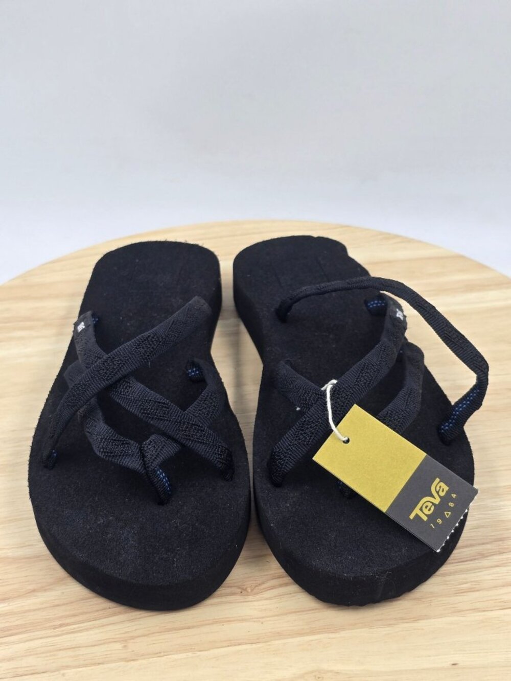 NWT Teva Olowahu Criss Cross sandals Women sz 7
